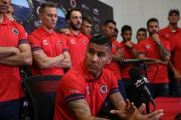 Entregan desafiliación a los Tiburones Rojos