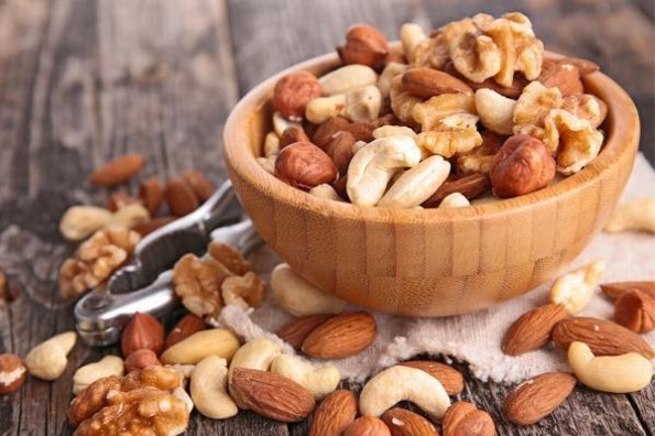 Por esto es bueno comer nueces y almendras 