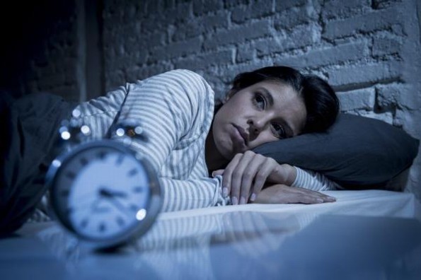 No dormir lo suficiente afecta las relaciones humanas, dice experto 