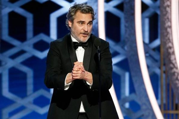 Joaquin Phoenix se lleva el premio a Mejor Actor en los #CriticsChoiceAwards