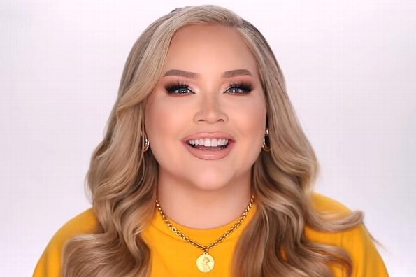 Youtuber de maquillaje confiesa ser mujer transgénero #VIDEO