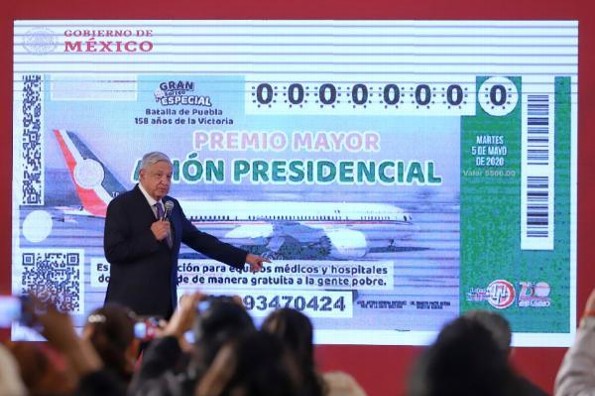 Presentan el boleto para la rifa del avión presidencial 