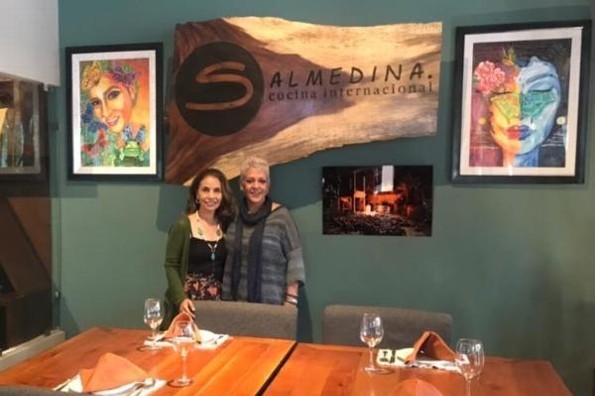 Todo listo para la inauguración de la exposición artística en Salmedina Cocina Internacional