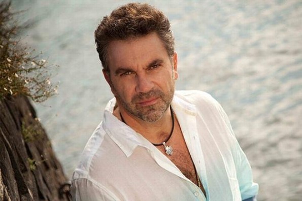 Mijares llega a los 61 años con una gran carrera musical 