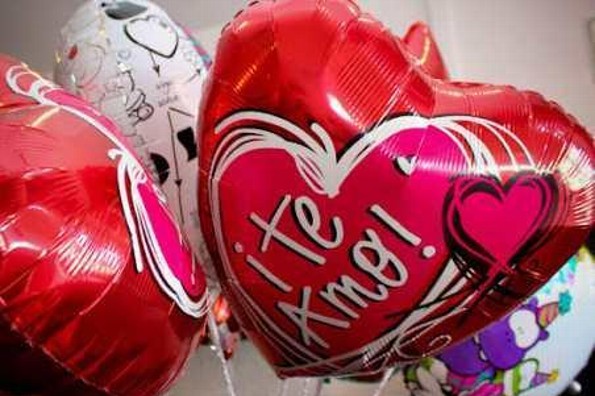 Flores, peluches, globos ¿Qué prefieres que te regalen el Día de San Valentín?