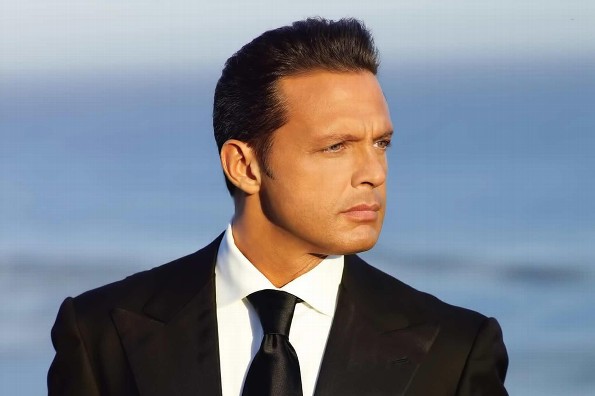 Luis Miguel reaparece con nueva conquista (+video)