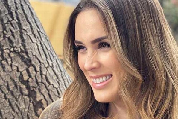 Jacqueline Bracamontes presume nuevo look; fans la comparan con Anahí y Consuelo Duval (+foto)