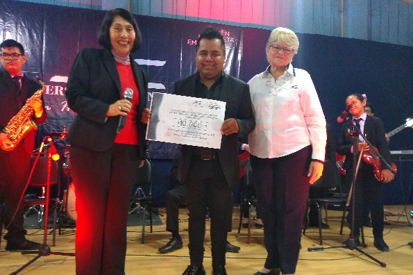 Universidad Antonio Caso entrega donativo a la Orquesta Inclusiva de Veracruz
