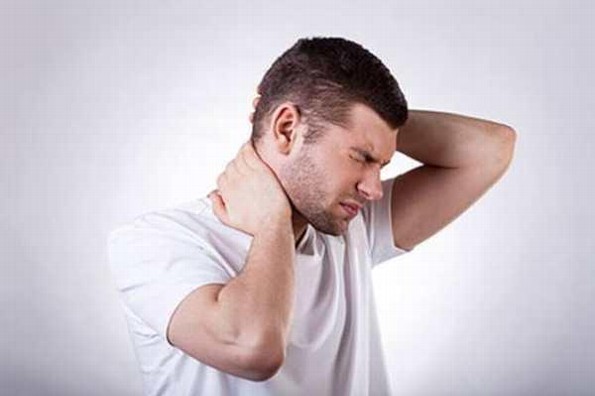 Tronar el cuello puede provocar un derrame cerebral o hasta la muerte 