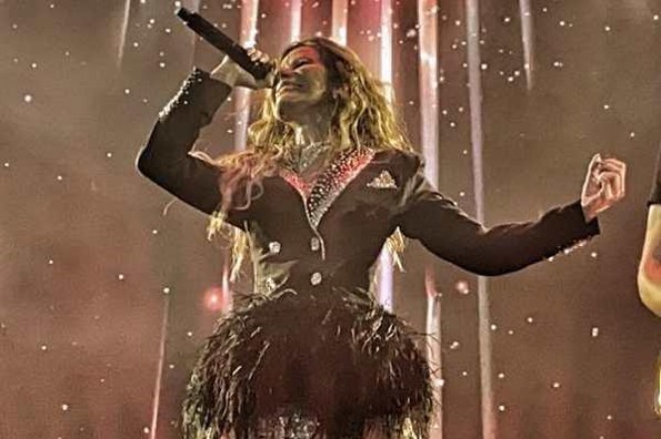 Desde niños hasta adultos ovacionan a Gloria Trevi en el Carnaval de Veracruz 