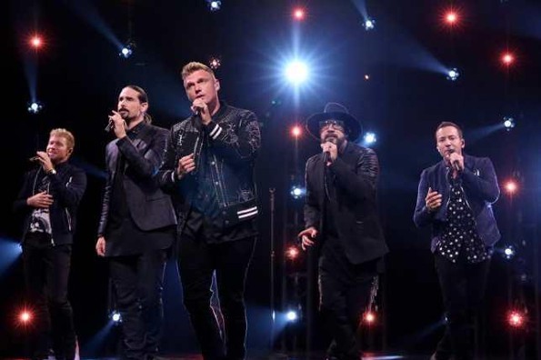 Entre clásicos y nuevos temas, Backstreet Boys desata la locura en CDMX
