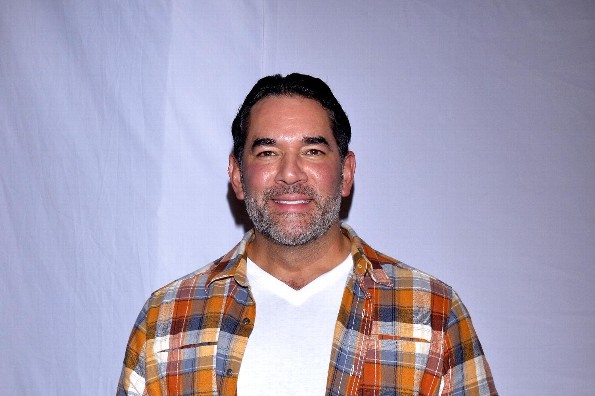 Eduardo Santamarina dice "Consejos yo poco" con los hijos de su esposa Mayrín Villanueva