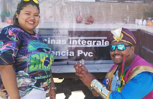 En pleno Carnaval de Veracruz le pide matrimonio a su novia 