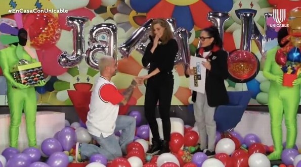 J Balvin le propone matrimonio a Montserrat Oliver (+video)