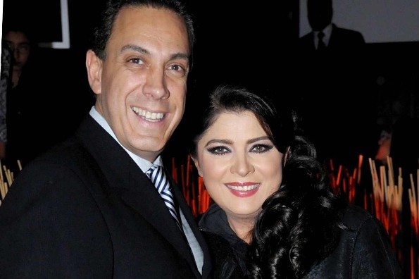 Esposo de Victoria Ruffo ha dado positivo de coronavirurs