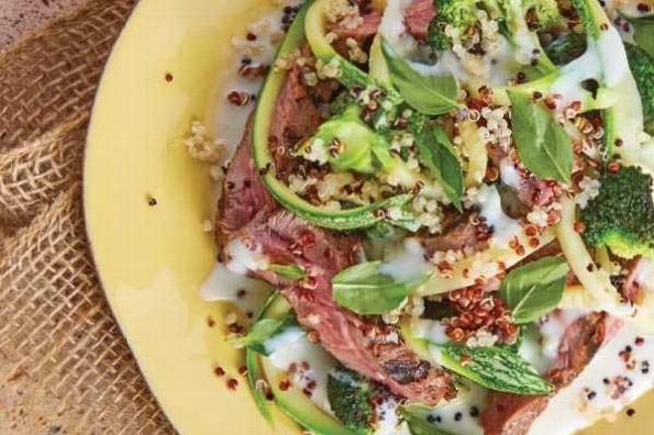 Receta de hoy: Arrachera con calabacita, brócoli y bsalsa cremosa