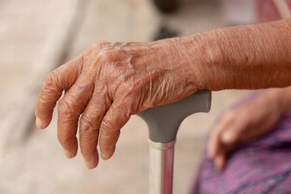 ¡Lección de vida! Casera le perdona la renta a su anciana inquilina 