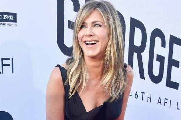 Jennifer Aniston dona 10 mil dólares a enfermera que se contagió de coronavirus (+video)  