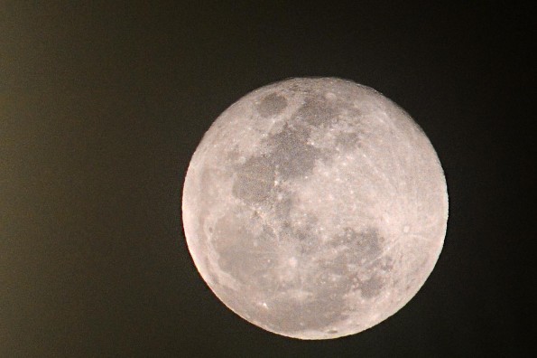 Hoy martes la luna será la más grande del año; aquí los detalles