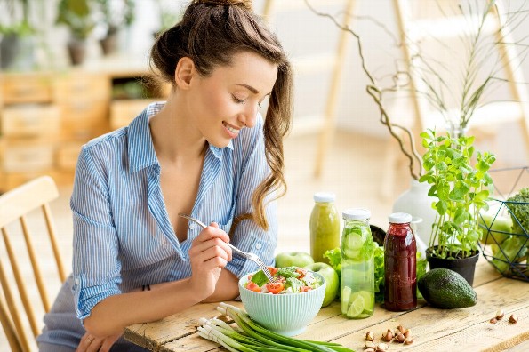 ¿Sabes qué comer durante la cuarentena en casa?