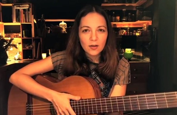Natalia Lafourcade canta para médicos desde Veracruz; hoy otro concierto