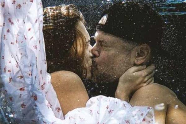 Residente estrena clip en el que apacen famosos besando a sus parejas (+video)