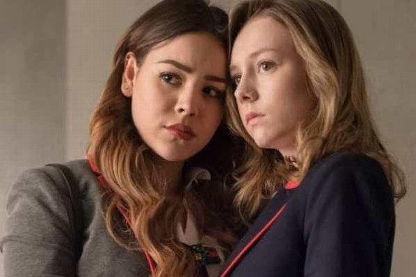 Danna Paola y Ester Expósito se despiden de 