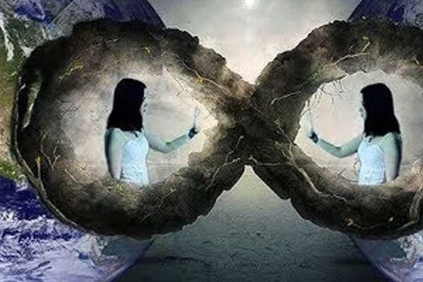 ¿Hay un universo paralelo donde el tiempo va hacia atrás? Esto es lo que dicen los científicos