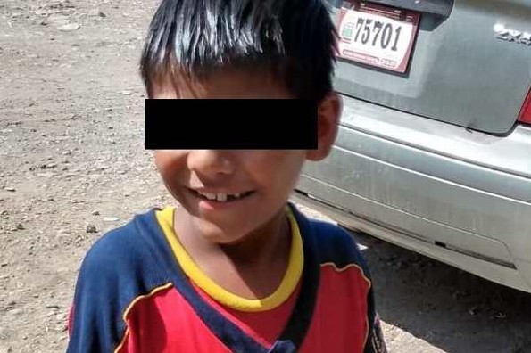 Niño hace mandados para comprarse una nueva bicicleta y una tablet para sus clases