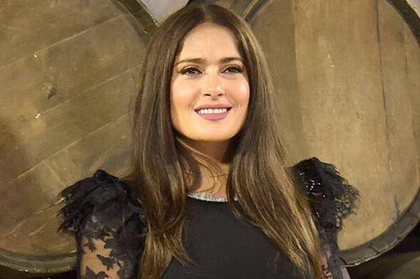 La veracruzana Salma Hayek, más rica que la reina Isabel II