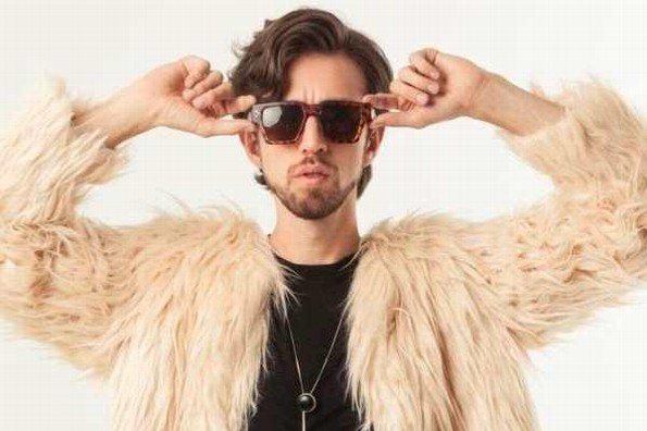 Esteman estrena tema de amor universal y orgullo LGBTTTI+ (+video)