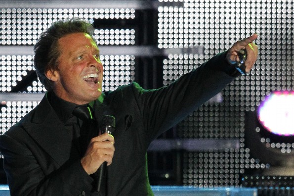 Luis Miguel realiza comercial de entrega de comida a domicilio (+video)