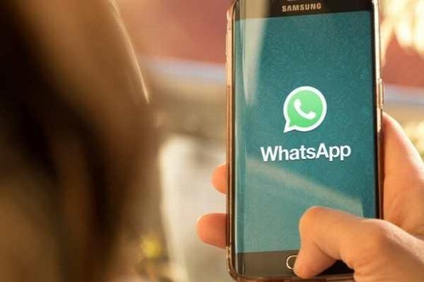 WhatsApp incorpora el modo oscuro; checa cómo activarlo