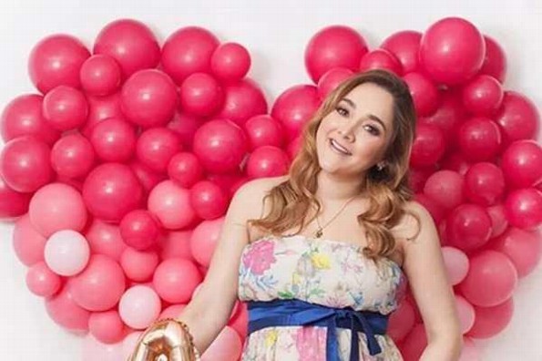 Difunden primera foto del bebé de Sherlyn (+foto)