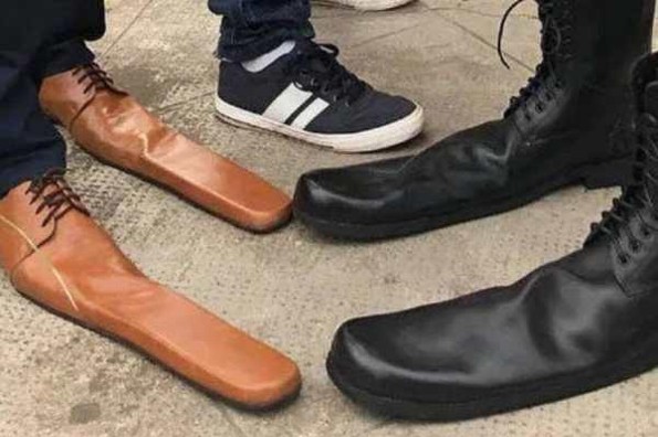 Crean zapatos para respetar la sana distancia ante el COVID-19