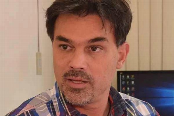 Arrestan y golpean al Pato Zambrano frente a su hija (+video)