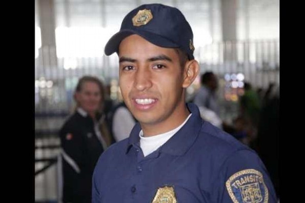 Policía con discapacidad gana reto de lagartijas a 