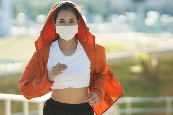 Emiten recomendaciones para usar cubrebocas durante la actividad física