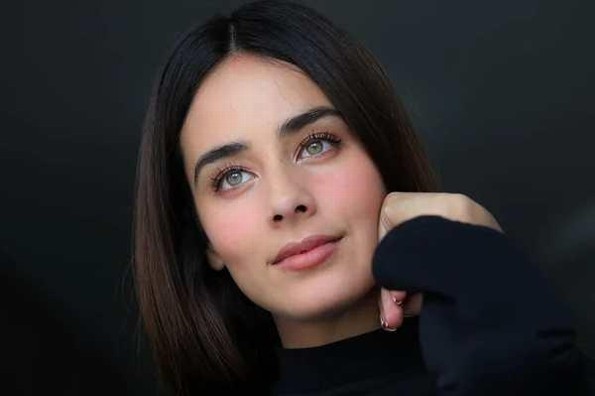 Esmeralda Pimentel posa sin ropa en revista (+fotos)