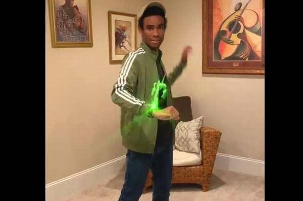 Joven hace video en TikTok y llama la atención de Disney