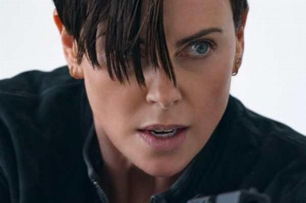 Protagoniza Charlize Theron la película de acción más ambiciosa de Netflix