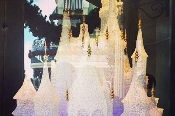 Niños se tropiezan y destruyen el icónico Castillo de Cristal de Cenicienta  