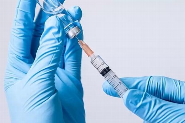 EU analiza quiénes y cómo recibirán la vacuna contra el covid-19 al tenerla disponible