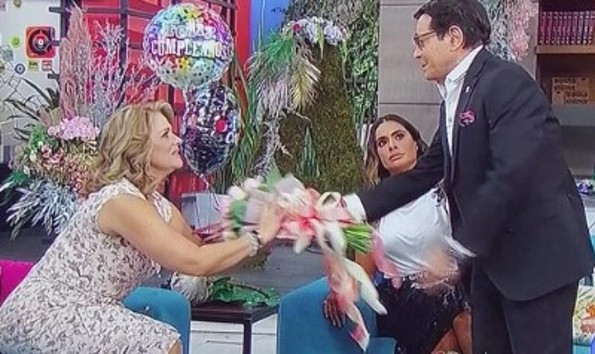 Pepillo Origel se disculpa con Erika Buenfil, pero ella le advierte: 