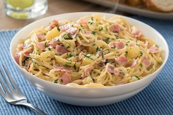 Receta de hoy: Espagueti hawaiano con jamón y piña