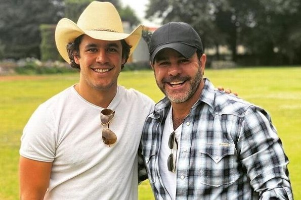 Eduardo Capetillo Jr. canta otra vez con su papá y les llueven elogios (+video)