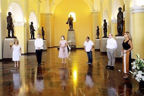 Embajador de EU inaugura exposición del fotoperiodista Hugo Garrido (+fotos)