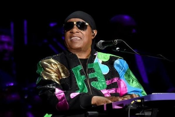 Stevie Wonder lanza simultáneamente dos canciones de su nueva producción