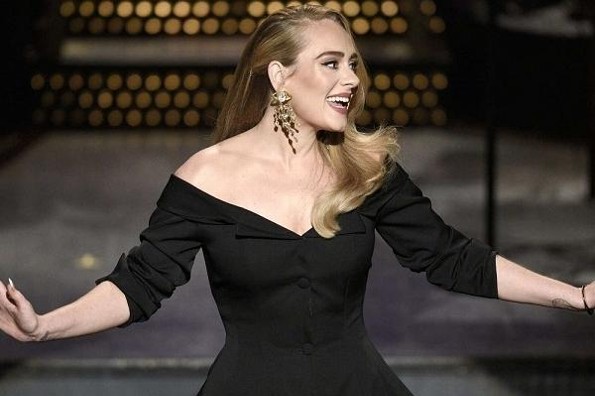 Reparece Adele en el programa Saturday Night Live (+video)