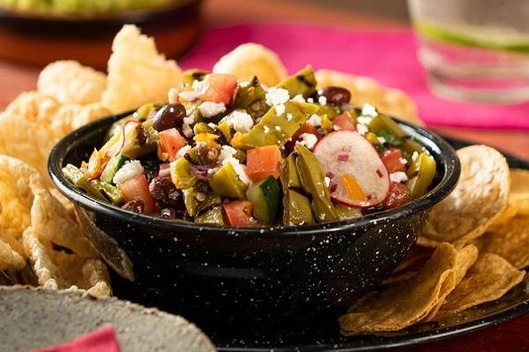 Receta de hoy: Ensalada de nopales tatemados 